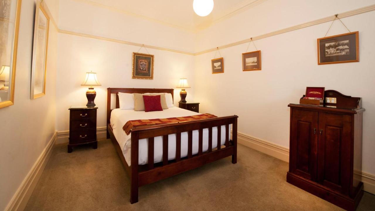 Cobb & Co Court Boutique Hotel Mudgee Bagian luar foto