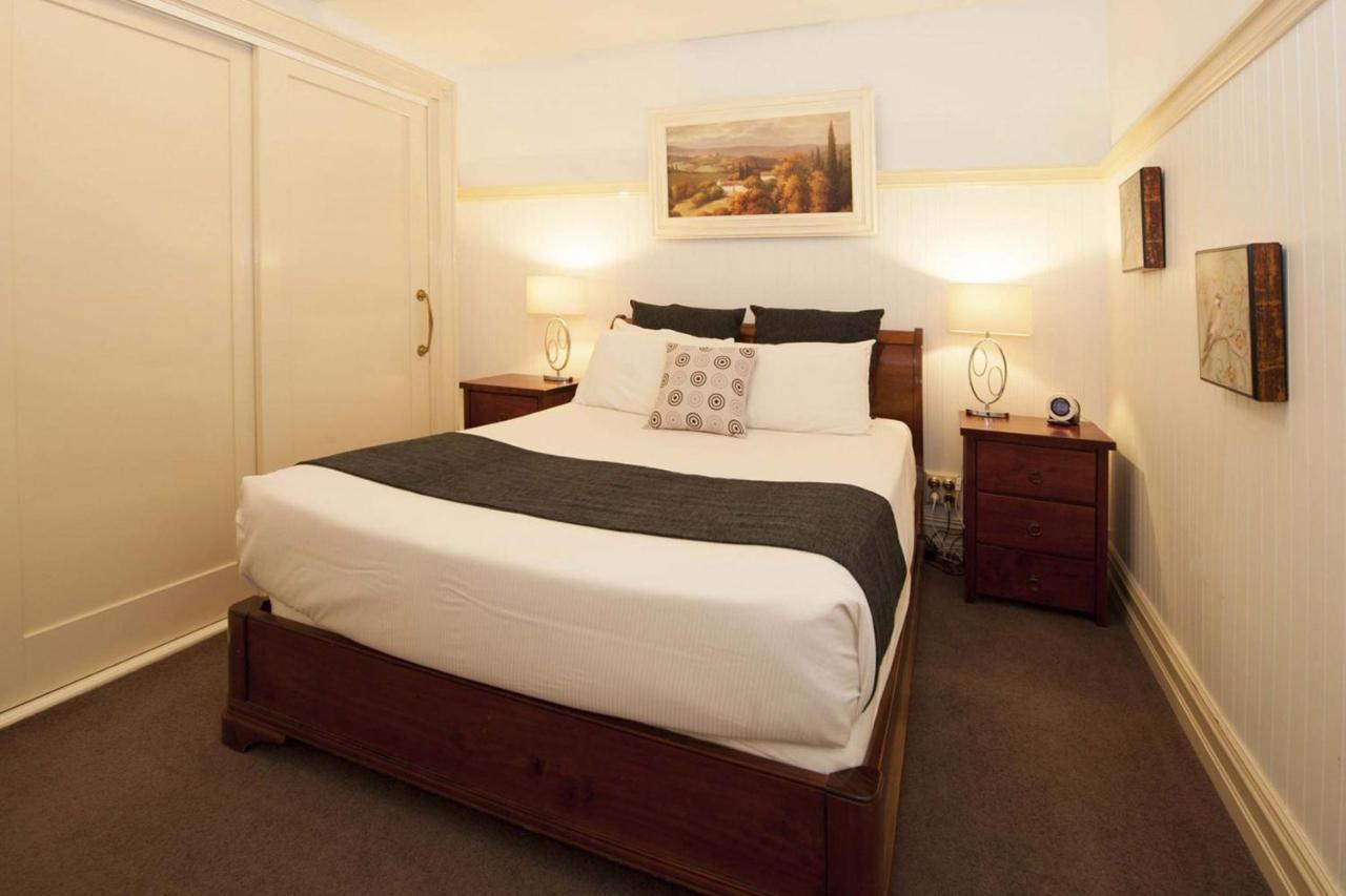 Cobb & Co Court Boutique Hotel Mudgee Bagian luar foto