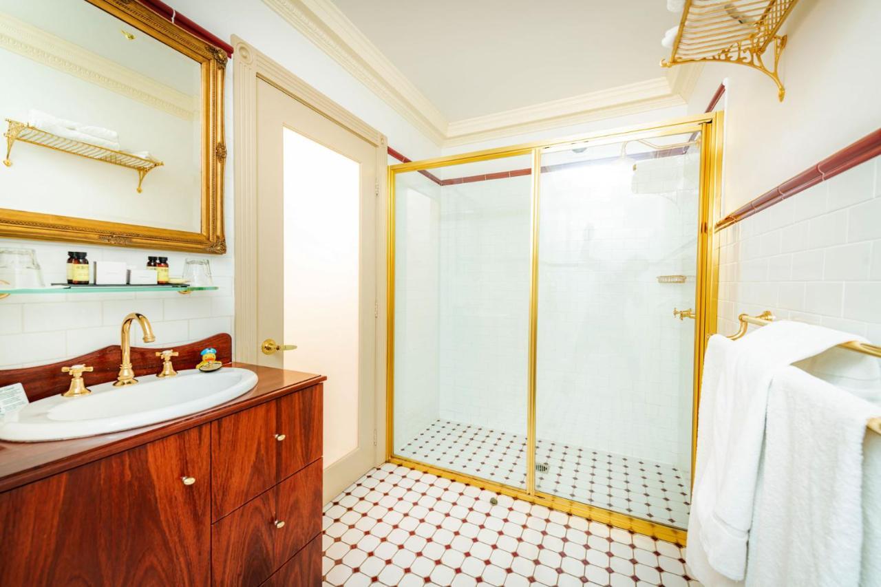 Cobb & Co Court Boutique Hotel Mudgee Bagian luar foto