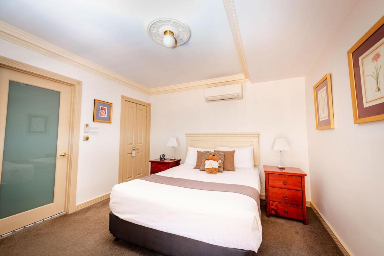 Cobb & Co Court Boutique Hotel Mudgee Bagian luar foto