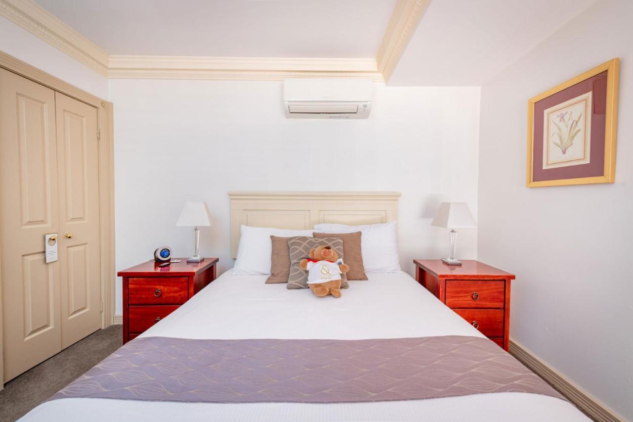 Cobb & Co Court Boutique Hotel Mudgee Bagian luar foto