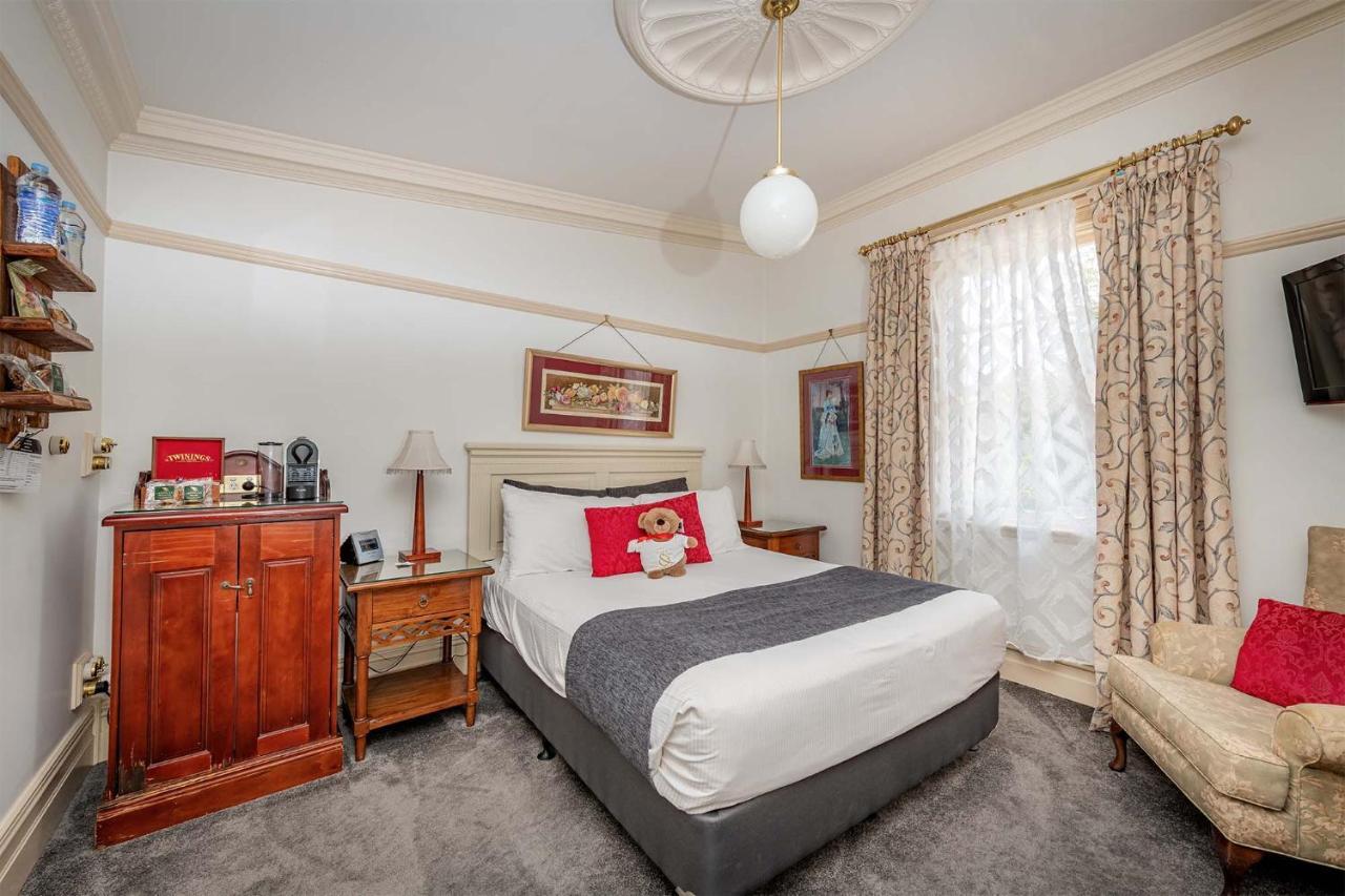 Cobb & Co Court Boutique Hotel Mudgee Bagian luar foto
