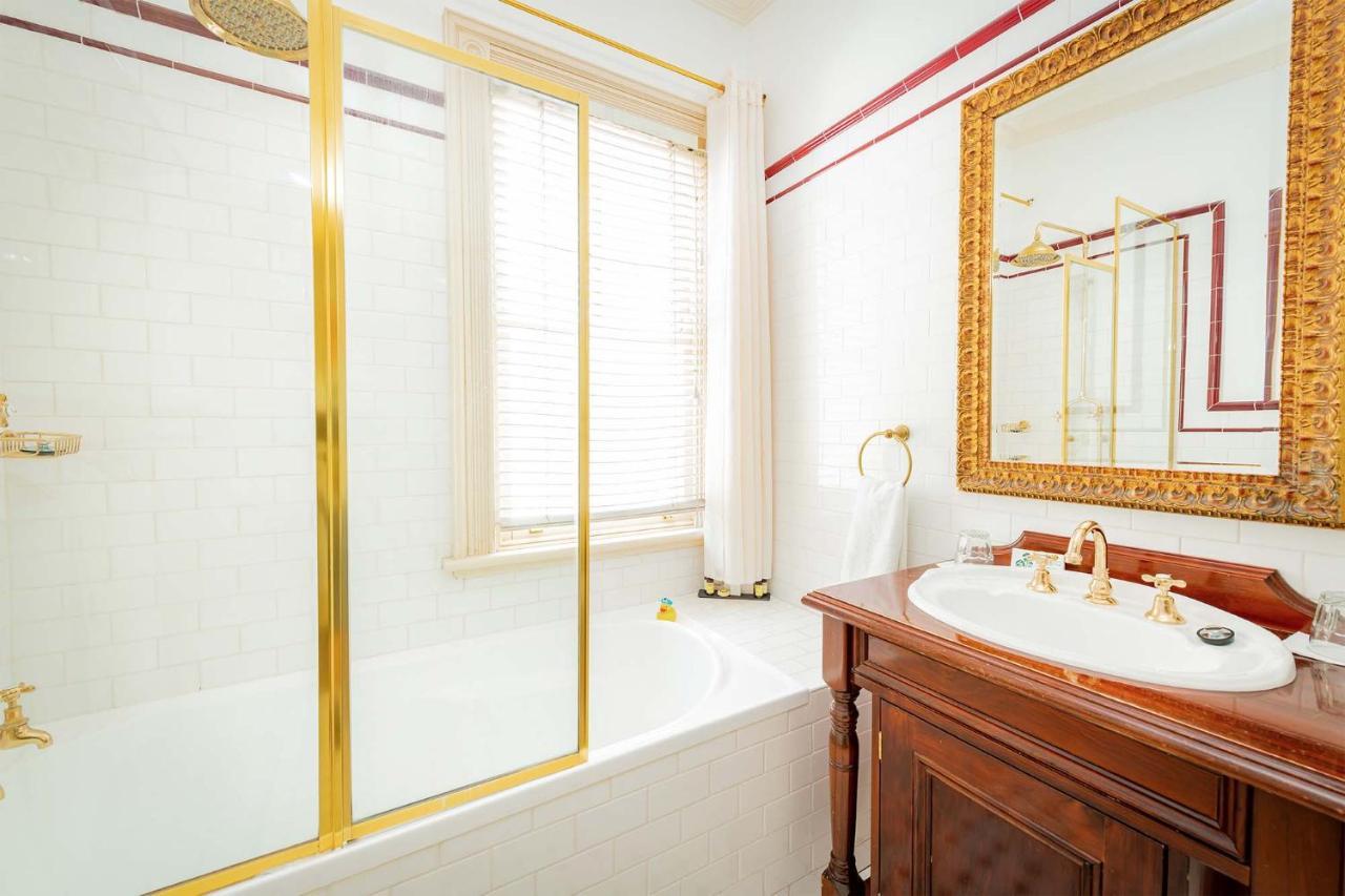 Cobb & Co Court Boutique Hotel Mudgee Bagian luar foto