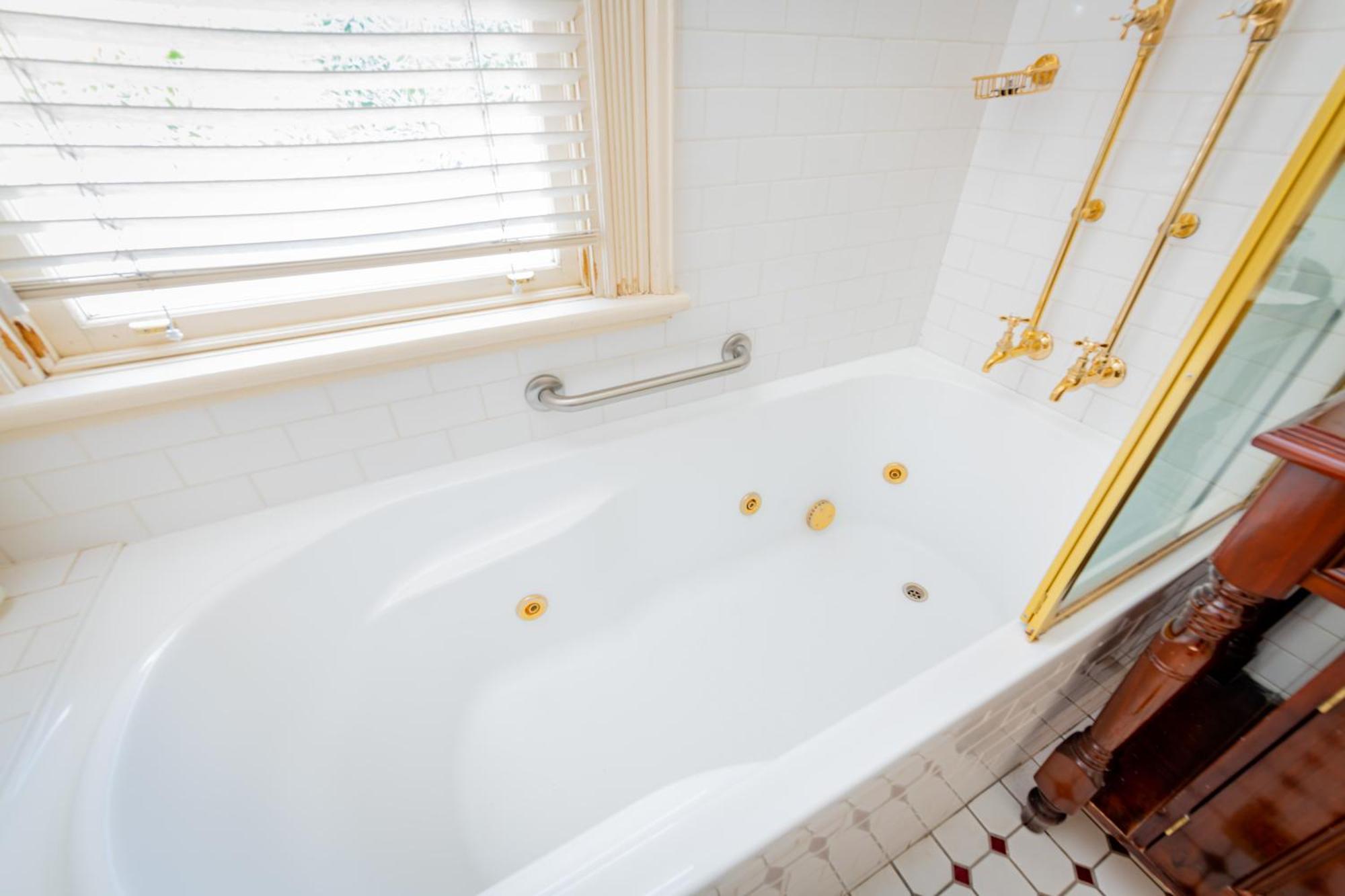 Cobb & Co Court Boutique Hotel Mudgee Bagian luar foto