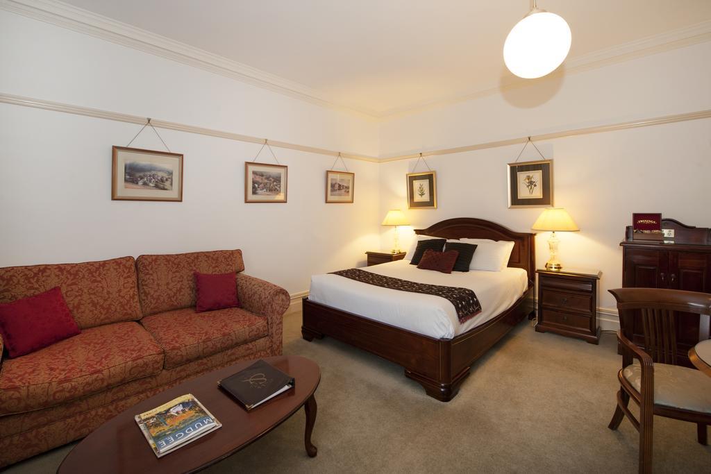Cobb & Co Court Boutique Hotel Mudgee Bagian luar foto