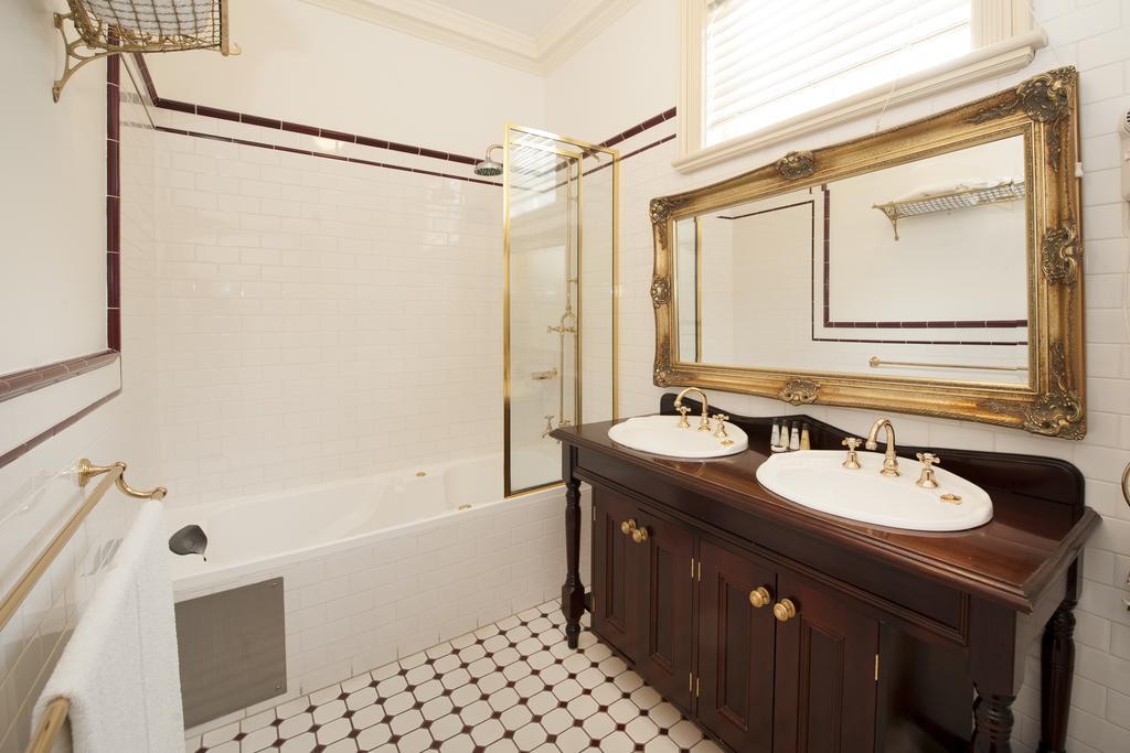 Cobb & Co Court Boutique Hotel Mudgee Bagian luar foto