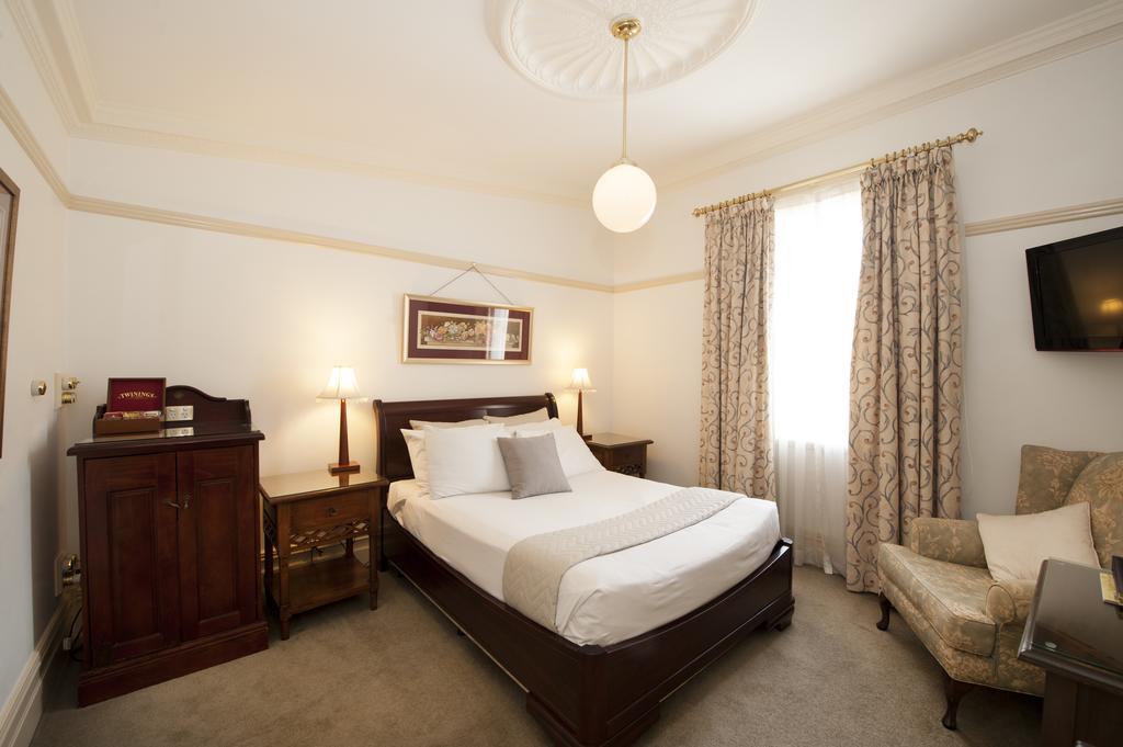 Cobb & Co Court Boutique Hotel Mudgee Bagian luar foto