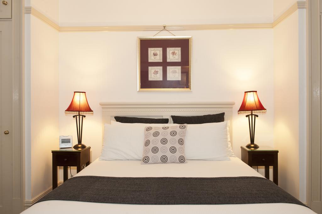 Cobb & Co Court Boutique Hotel Mudgee Bagian luar foto
