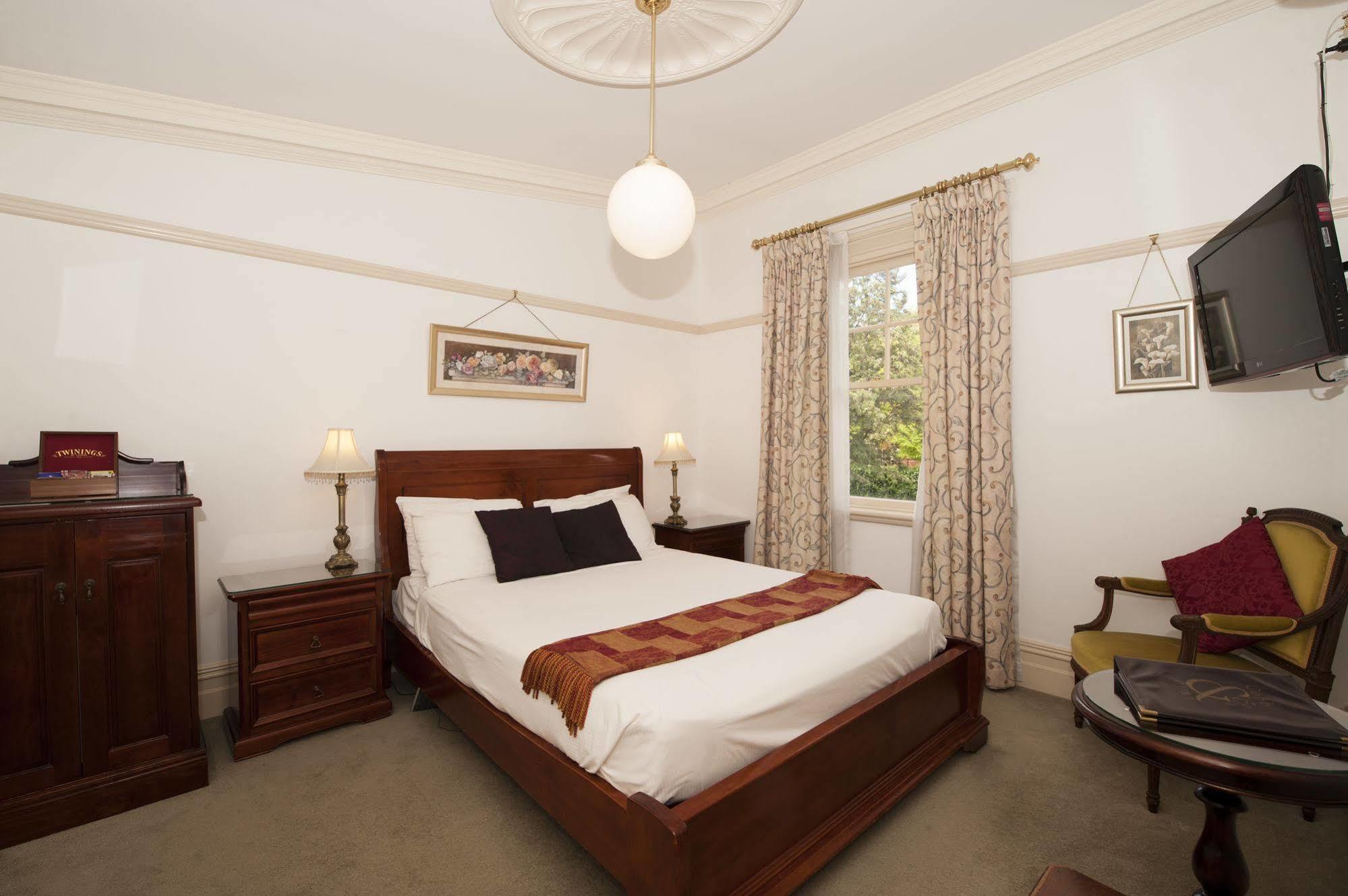 Cobb & Co Court Boutique Hotel Mudgee Bagian luar foto