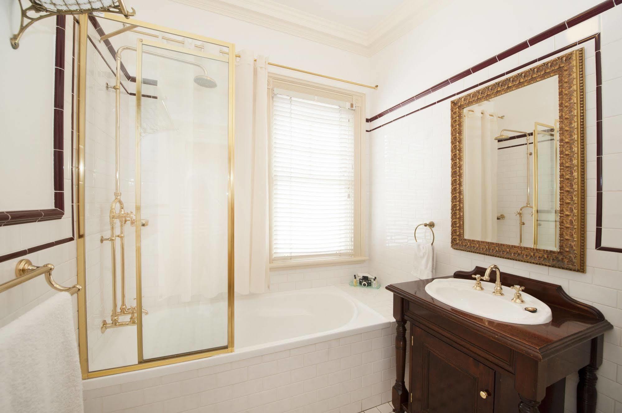 Cobb & Co Court Boutique Hotel Mudgee Bagian luar foto