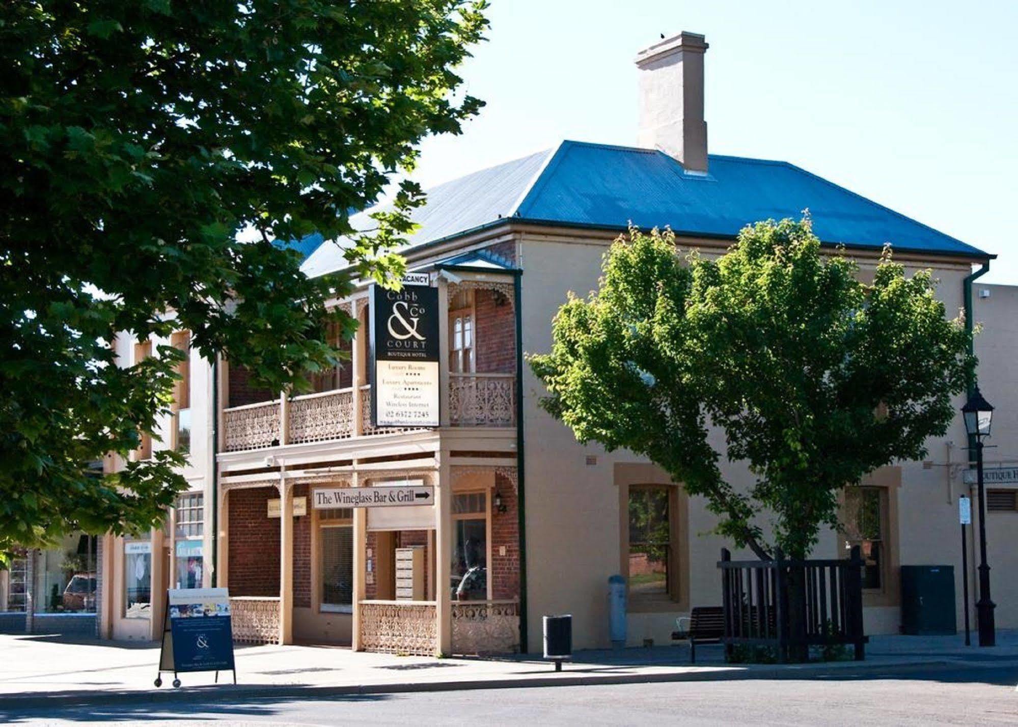 Cobb & Co Court Boutique Hotel Mudgee Bagian luar foto