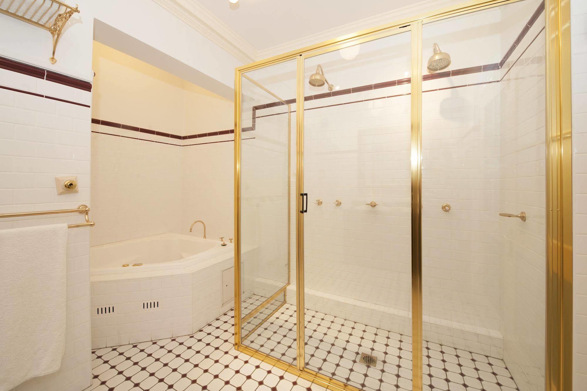 Cobb & Co Court Boutique Hotel Mudgee Bagian luar foto