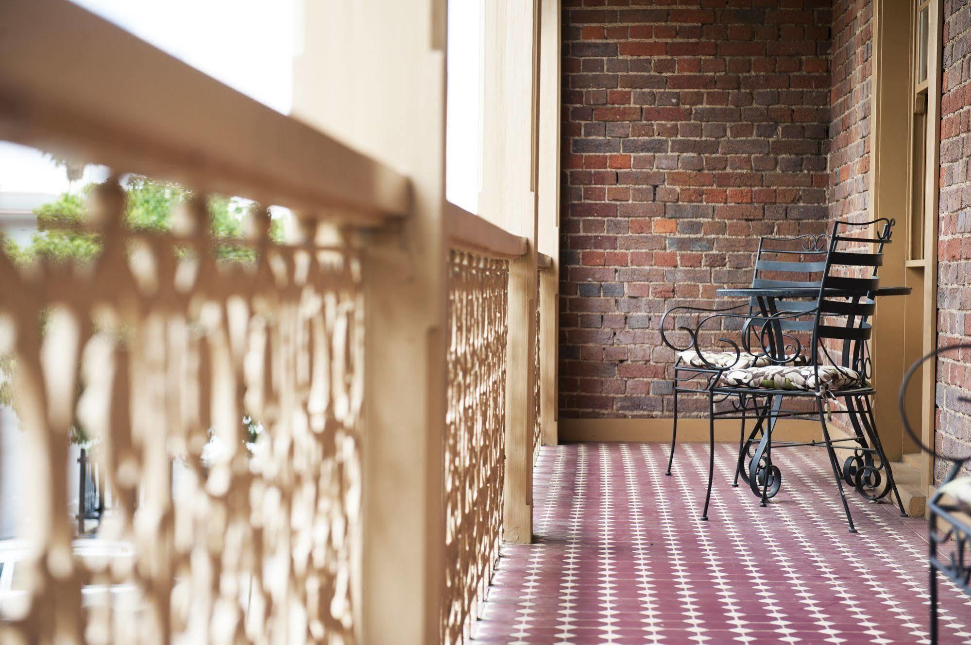 Cobb & Co Court Boutique Hotel Mudgee Bagian luar foto