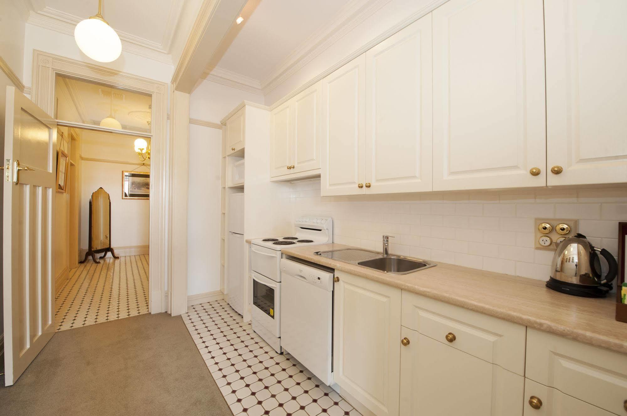Cobb & Co Court Boutique Hotel Mudgee Bagian luar foto
