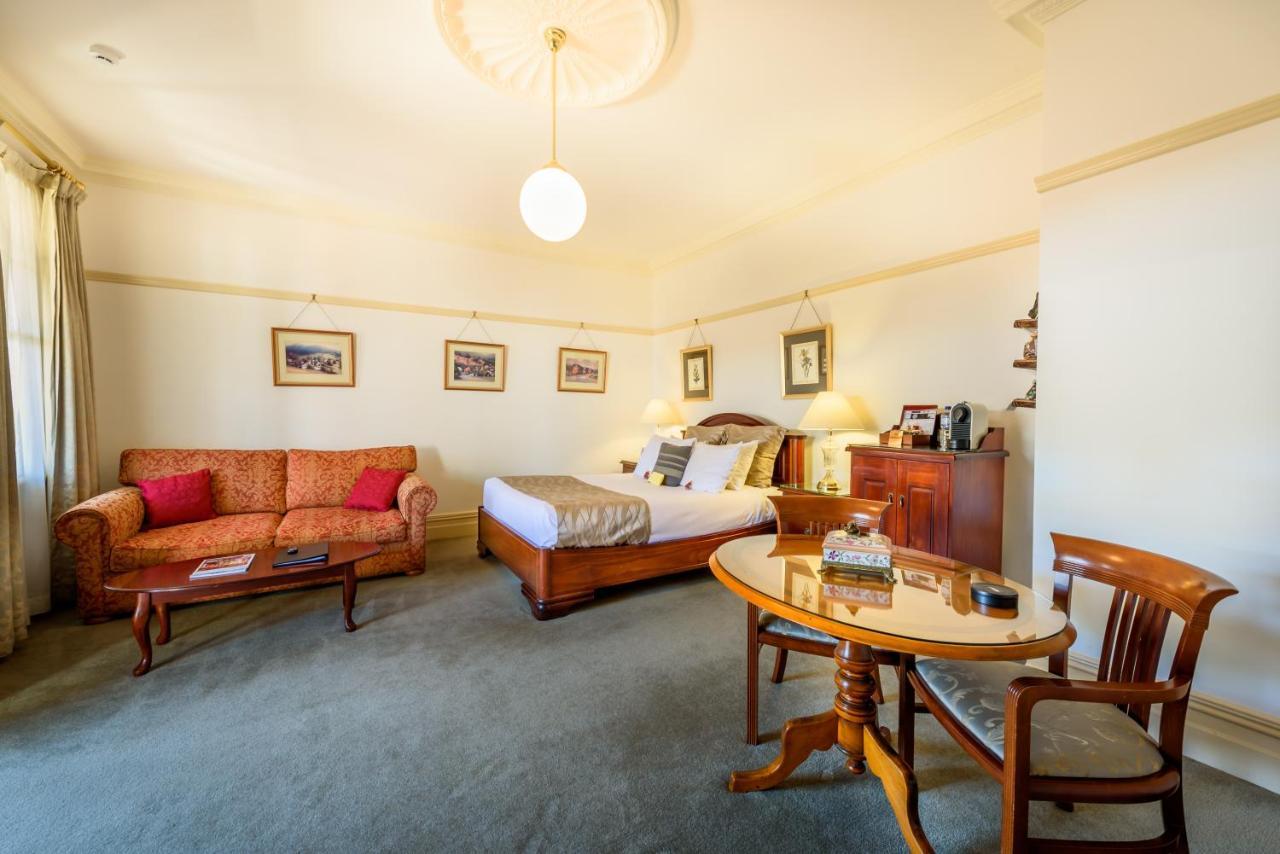 Cobb & Co Court Boutique Hotel Mudgee Bagian luar foto
