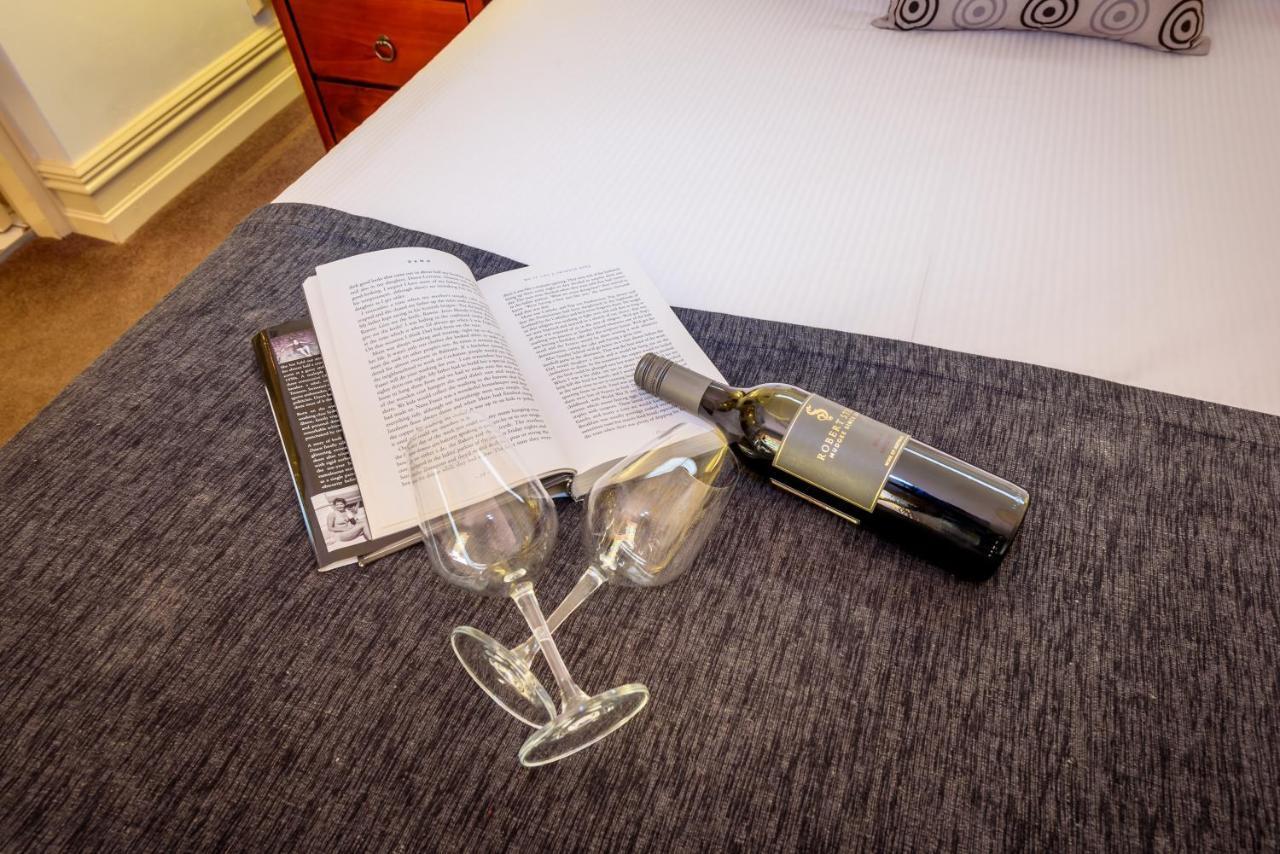 Cobb & Co Court Boutique Hotel Mudgee Bagian luar foto